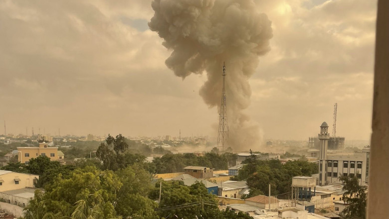 Nor de fum ridicat după o explozie în Mogadishu, Somalia