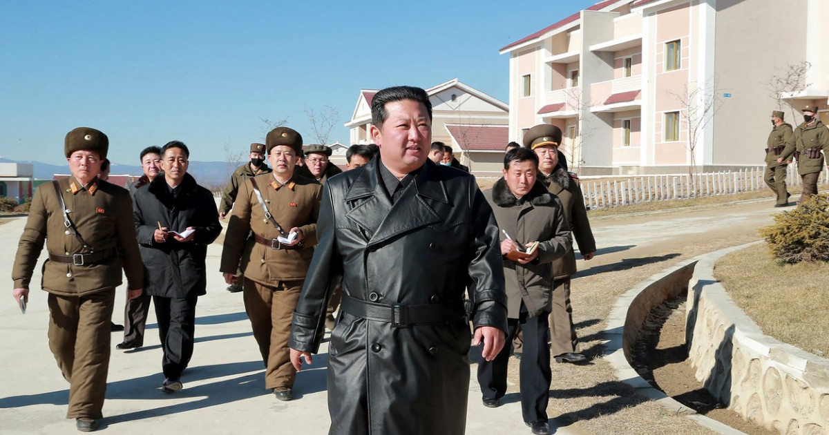 Northwest abscess distillation Kim Jong-un le-a interzis nord-coreenilor să îmbrace haine de piele, ca să  nu arate ca el | Digi24