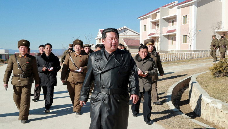 kim jong un si o delegatie cu oameni politici in coreea de nord