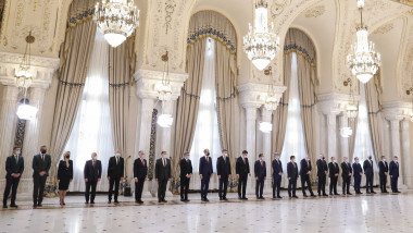 ministrii guvernului Nicolae Ciucă, aliniati dupa ce au depus jurământul la Palatul Cotroceni
