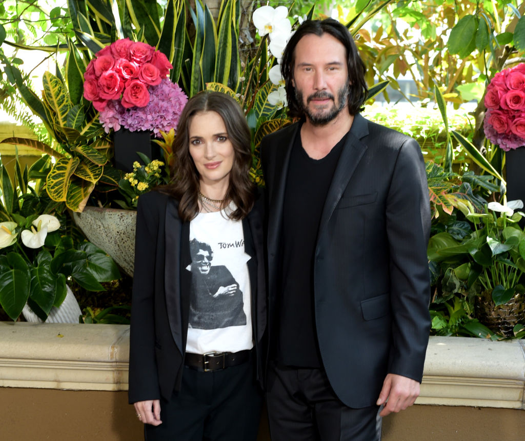 VIDEO. Keanu Reeves spune că „s-a căsătorit sub ochii lui Dumnezeu” cu Winona Ryder, în România