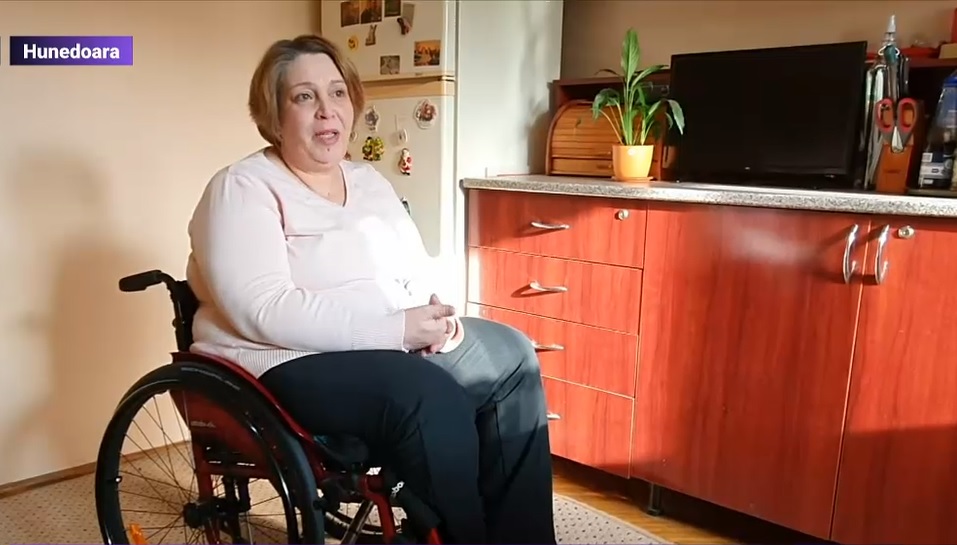 Povestea Simonei, o învingătoare: „Cuțitul s-a înfipt în coloană, am căzut secerată jos. Am ajuns în cărucior și trăiesc o altă viață”