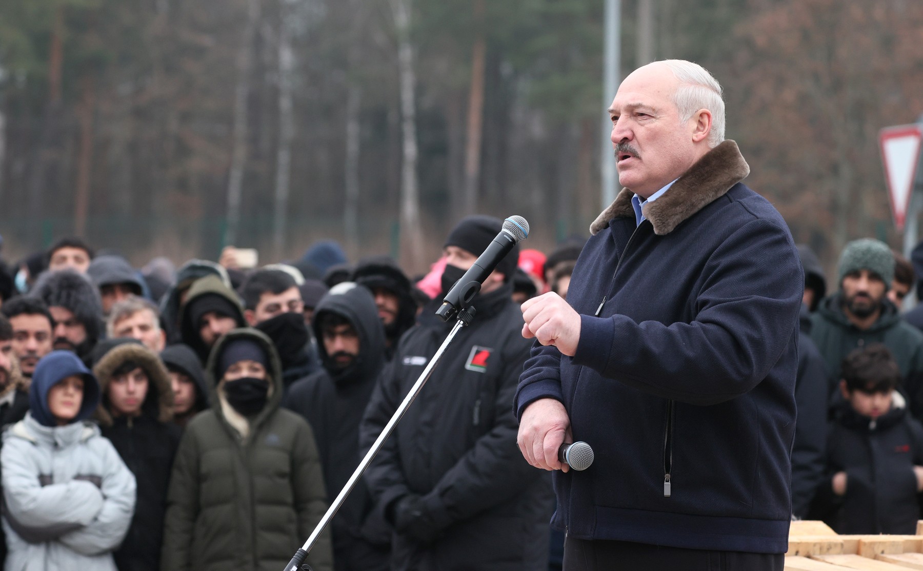 Lukaşenko a vizitat centrul de migranți de la granița UE. „Nu putem începe un război pentru a deschide un culoar spre Germania”