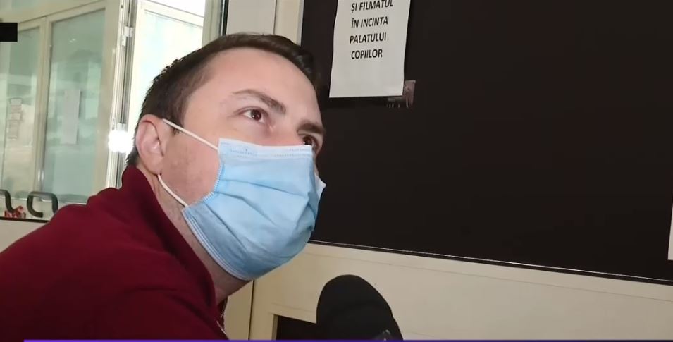 Românii se interesează de noua tulpină Omicron: "E din Africa, am auzit." "M-aș fi imunizat oricum, cred că vor mai fi și altele"