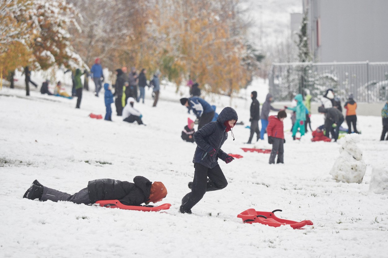 Snow and ice warning in Storm Arwen aftermath - Spain