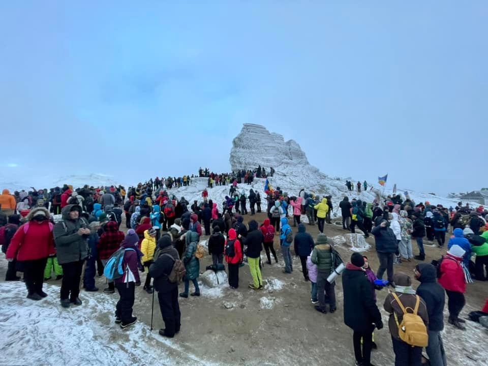 Mii de turiști s-au înghesuit la Sfinx, să vadă dacă apare piramida energetică. Unii au rămas blocați pe munte și au chemat Salvamontul