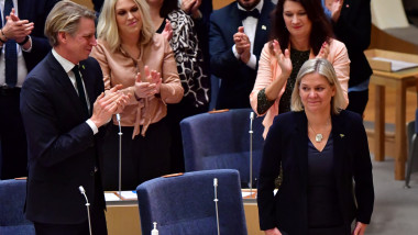Magdalena Andersson in parlamentul suediei, aplaudata de parlamentari suedezi