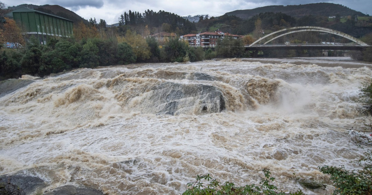 Spania și Portugalia se pregătesc să țină piept furtunii Leonardo. Cod roșu de vijelie în Sevilla și... Kép