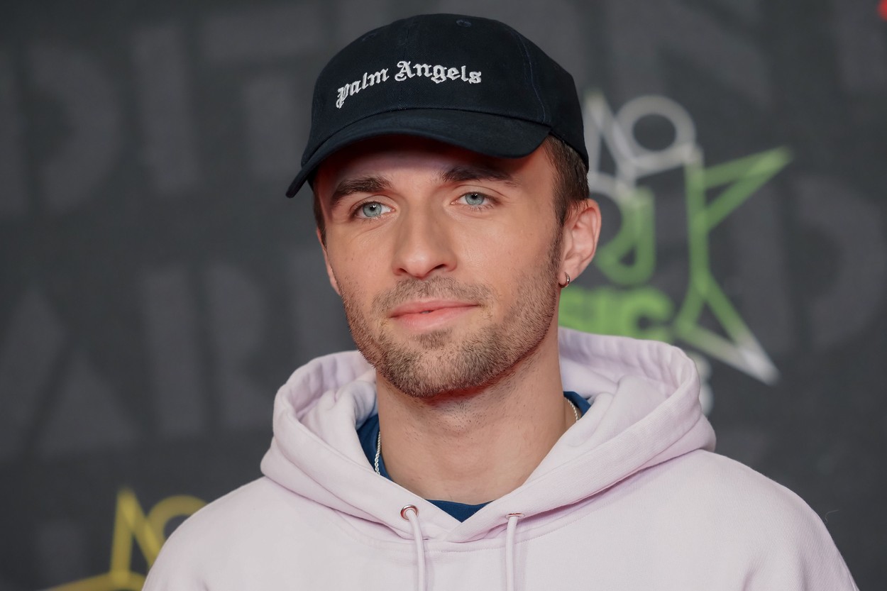 Squeezie, cel mai urmărit vlogger francez, are un succes nemaipomenit cu o melodie cântată în limba română