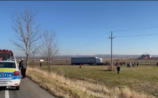 Accident grav în Bacău. Doi copii și tatăl lor au murit. Mama a ajuns la spital în stare gravă