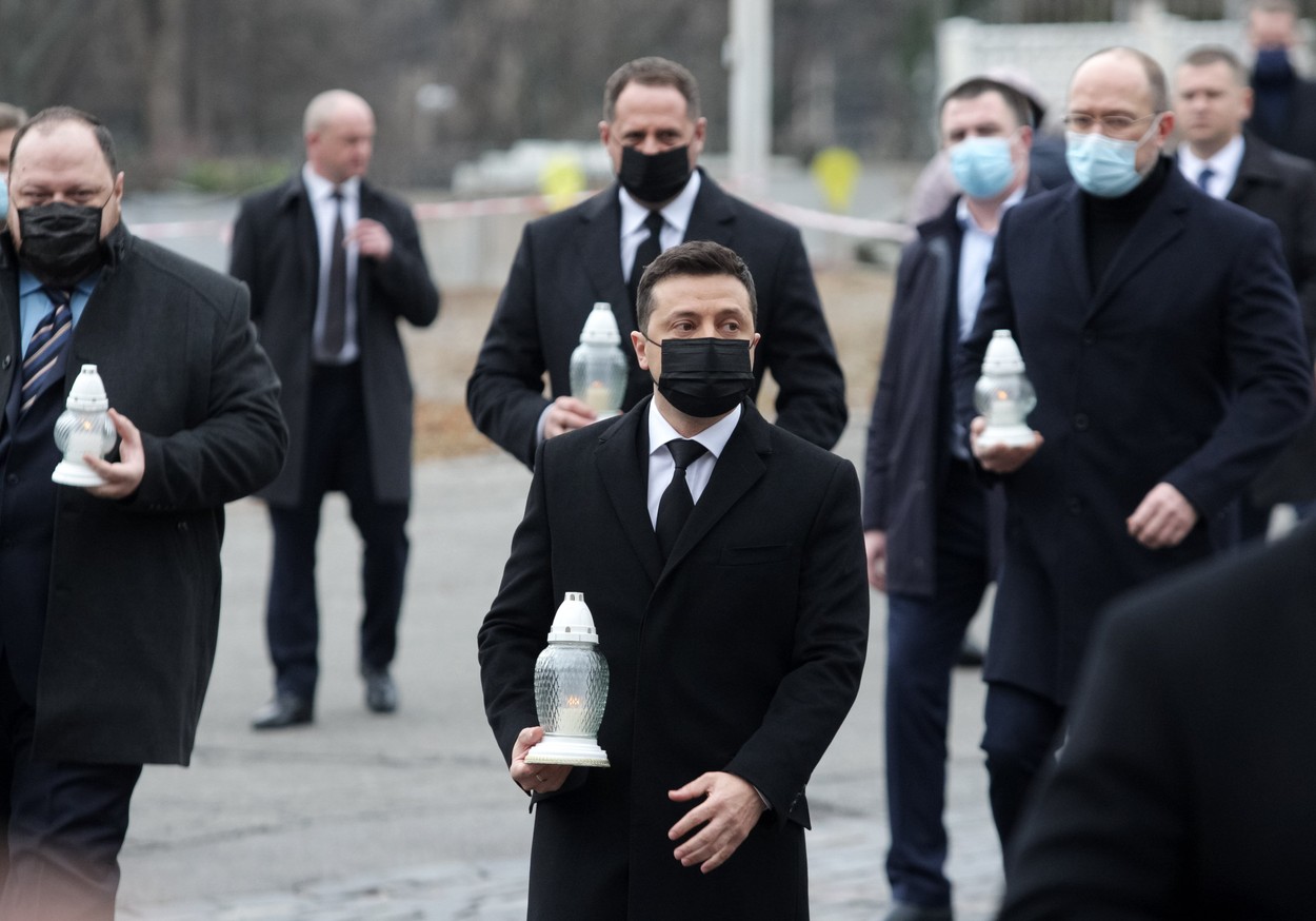 Ciocniri între protestatari și poliție în fața sediului Președinției din Ucraina. Manifestanții marchează 8 ani de la Euromaidan