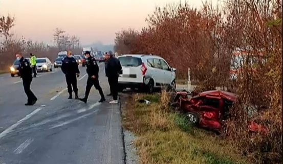 Șapte mașini s-au izbit lângă Urziceni, dintr-una nu a rămas decât un morman de fiare