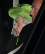 Regina Elisabeta a II-a in masina