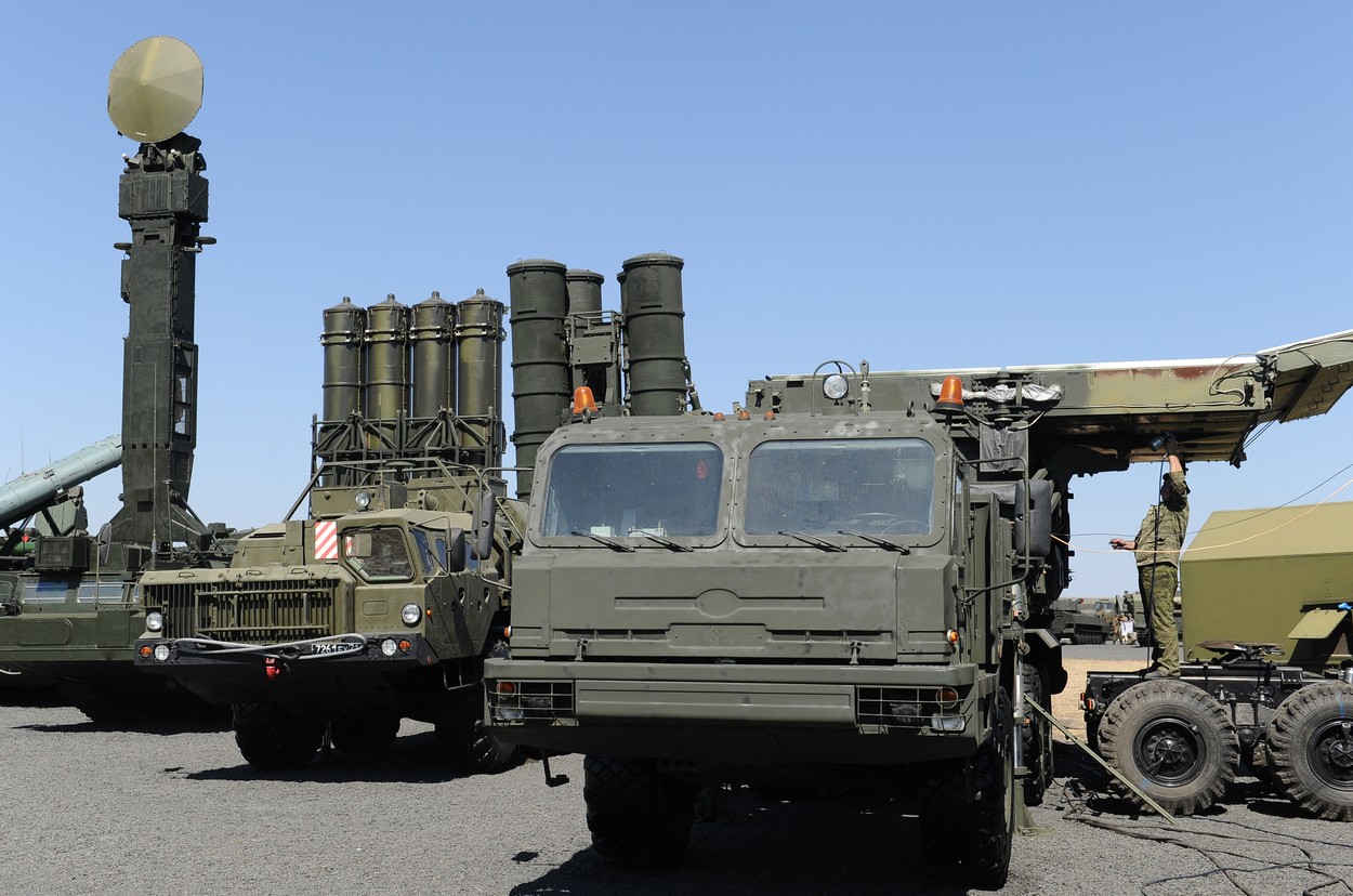 Rusia efectuează exerciţii antiaeriene în Crimeea