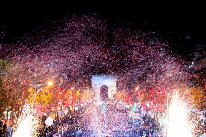 Illustration des illuminations de Noël sur l'avenue des Champs Elysées ŕ Paris