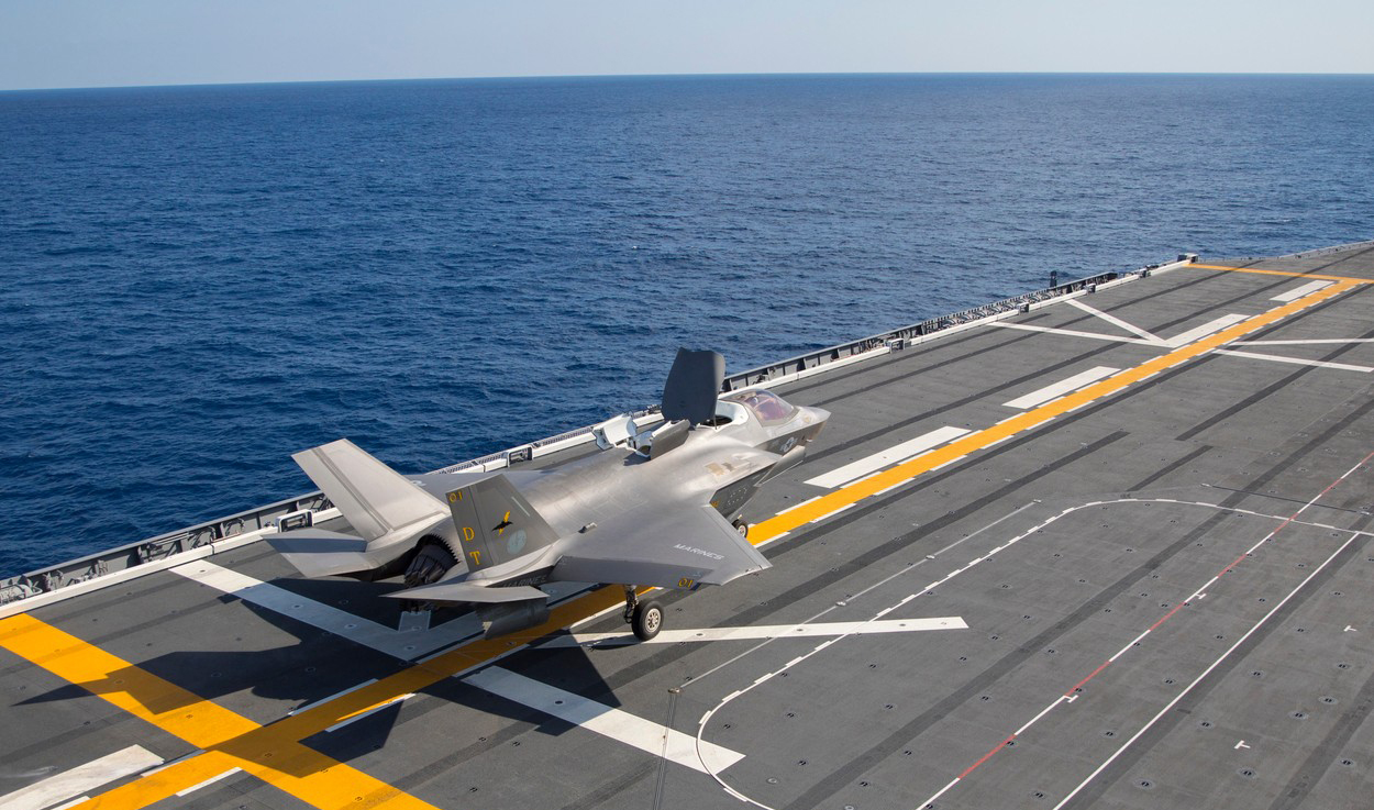 Cursă pentru recuperarea avionului F-35 căzut în mare. Marea Britanie şi SUA promit să găsească epava înaintea Rusiei
