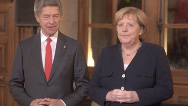 Angela Merkel și soțul ei în timpul unei vizite la Palatul Elysee.
