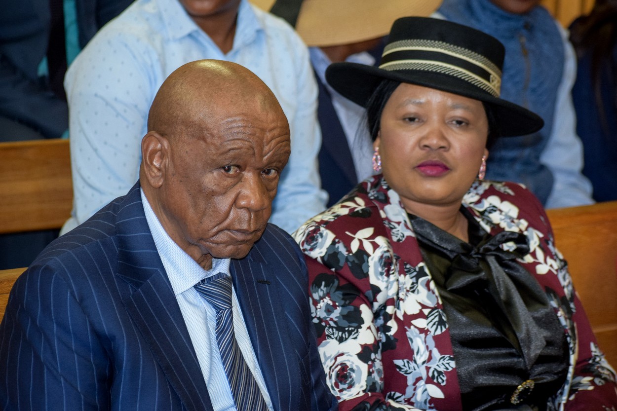Fostul premier din Lesotho a fost pus sub acuzare pentru că a angajat asasini plătiți să-i ucidă soția. După două luni s-a recăsătorit
