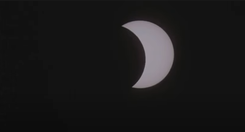 Fenomen astronomic rar, astăzi: Eclipsă totală de soare, cu un traseu neobișnuit