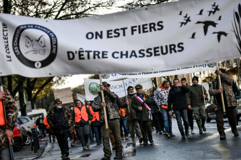 Hunters demontsrate in Bordeaux