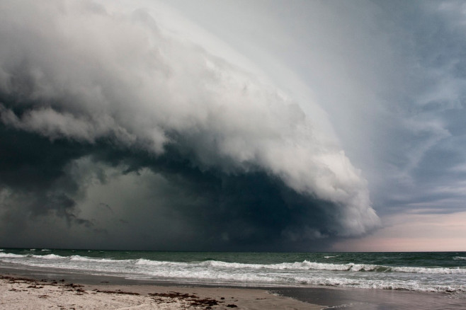 Jason Weingart captures a shelf cloud appoaching Ormond beach in Florida