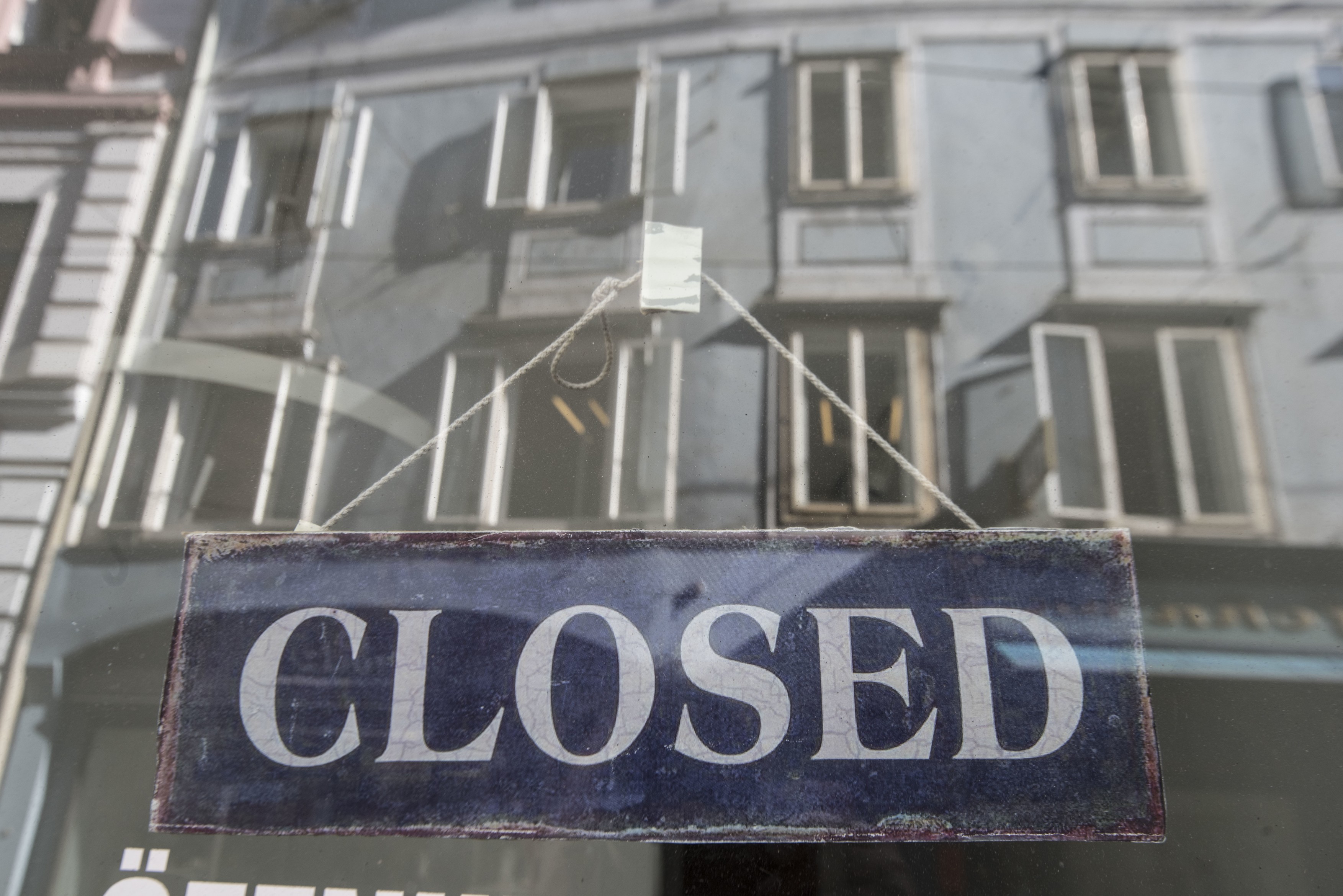 Peste 10.300 de firme din România şi-au suspendat activitatea în primele zece luni ale anului