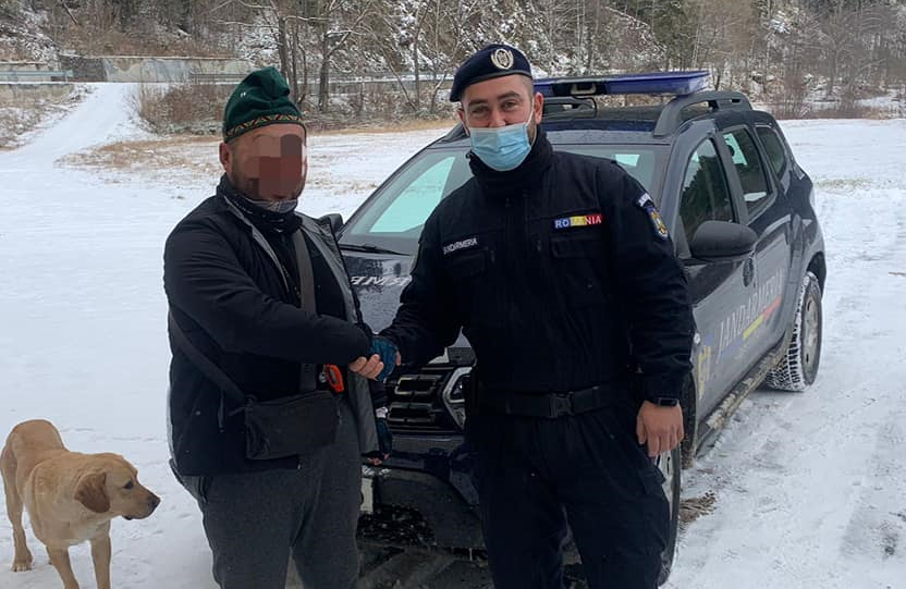 Un chinez cu un Mercedes-Benz furat din Germania a cerut ajutorul jandarmilor montani din Bihor când a rămas cu mașina în drum