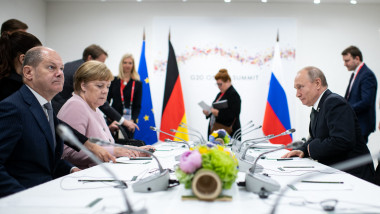 Olaf Scholz, Angela Merkel și Vladimir Putin la întâlnire g20