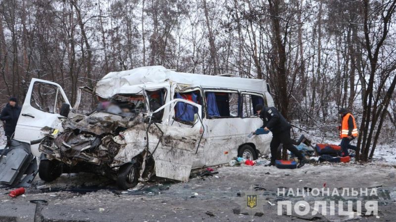 VIDEO. 13 oameni au murit într-un accident de circulație din Ucraina