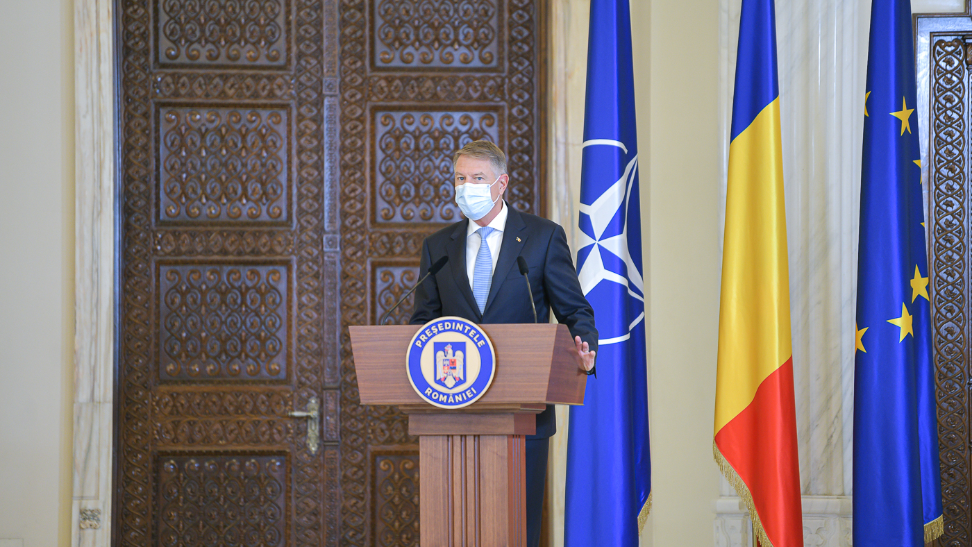 Klaus Iohannis, de Ziua Constituţiei României: Legea fundamentală ne invită să ne asumăm un rol activ în societate