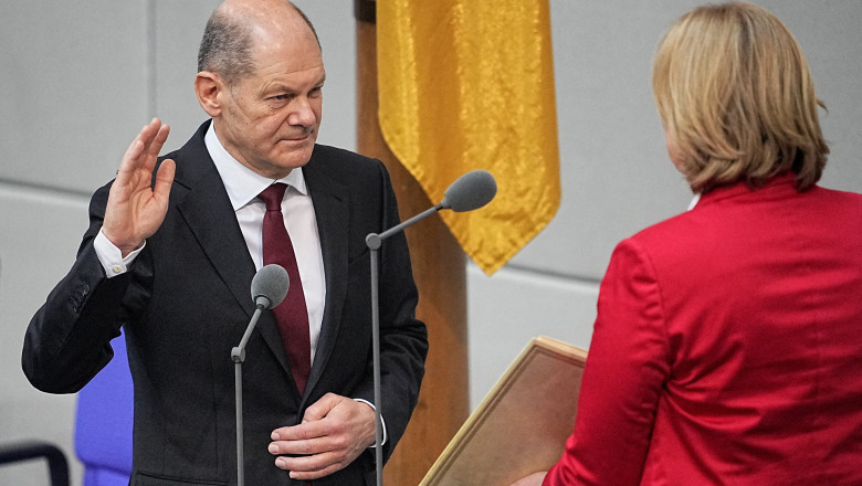 Social-democratul Olaf Scholz, învestit în funcția de cancelar al Germaniei după depunerea jurământului.