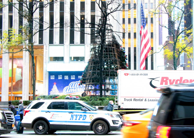 Fox Network's Christmas Tree Set on Fire, New York, USA - 08 Dec 2021