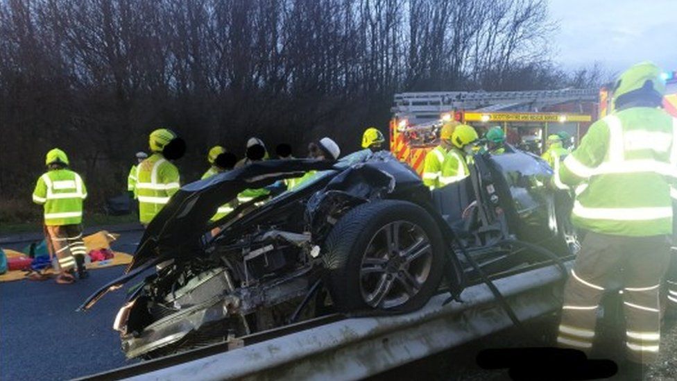 Imagini revoltătoare după un accident, pe autostradă: 7 șoferi au fost surprinși filmând scenele. „Toți își vor primi amenzile acasă”