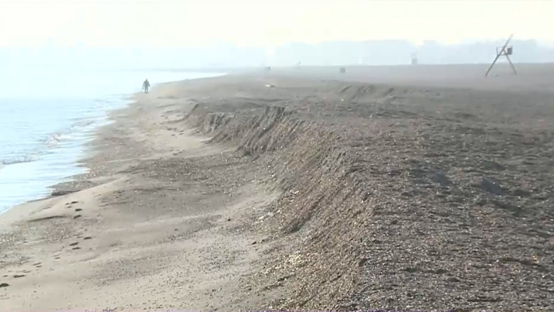 plaja din mamaia mancata de valuri