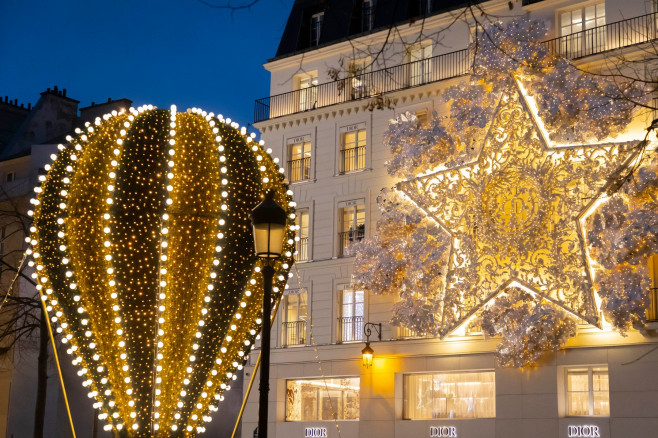 People shopping for Christmas in the chic district of rue du Faubourg Saint Honore.