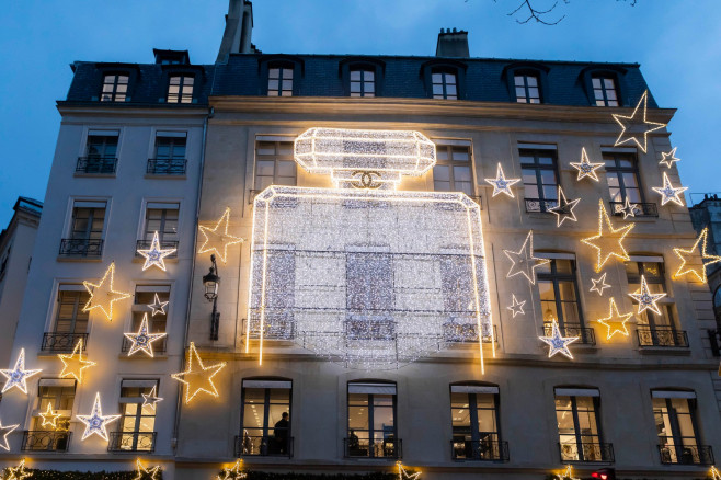 People shopping for Christmas in the chic district of rue du Faubourg Saint Honore.