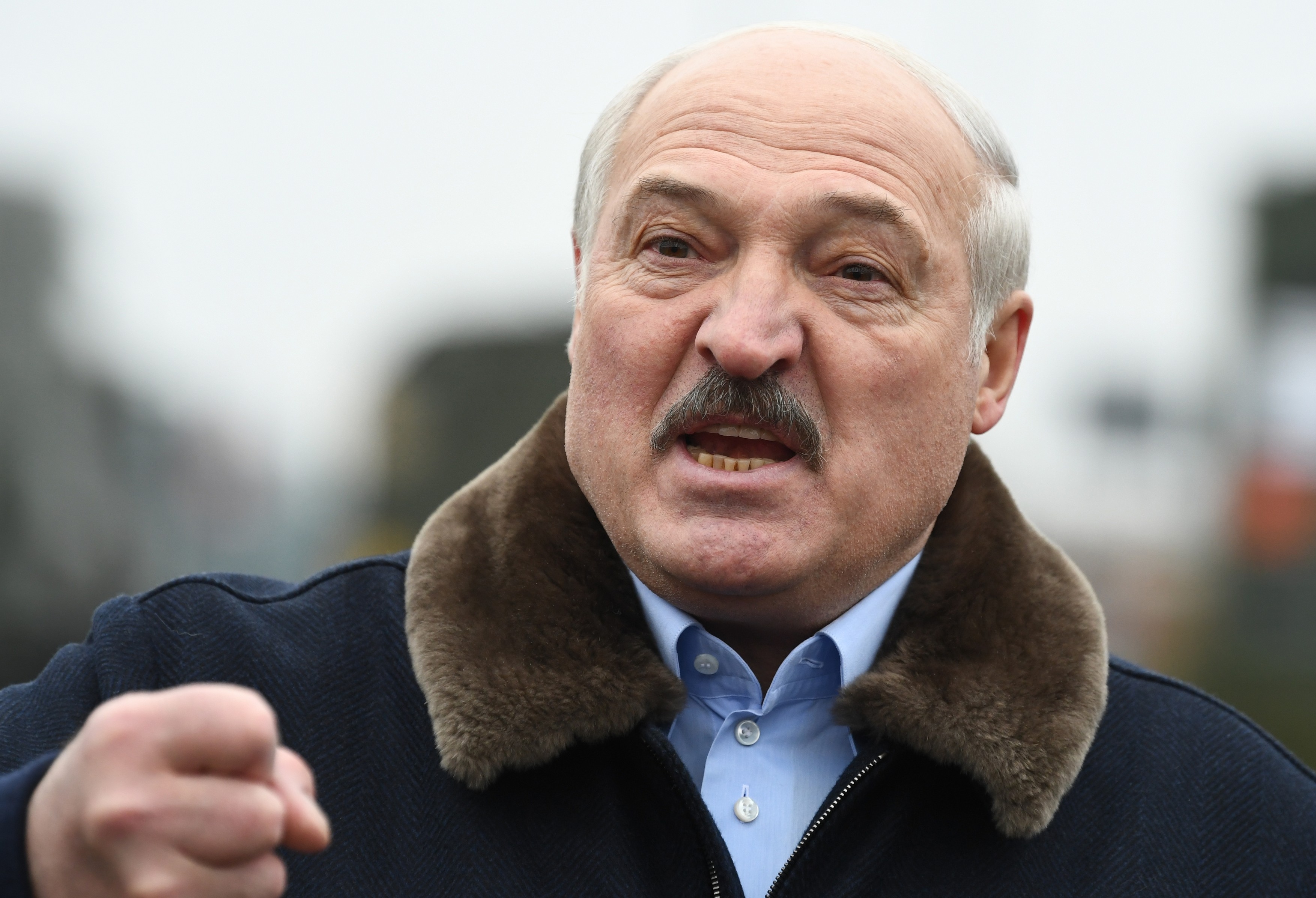 Aleksandr Lukaşenko amenință că va opri livrările de gaz rusesc spre UE dacă Polonia închide granița cu Belarus