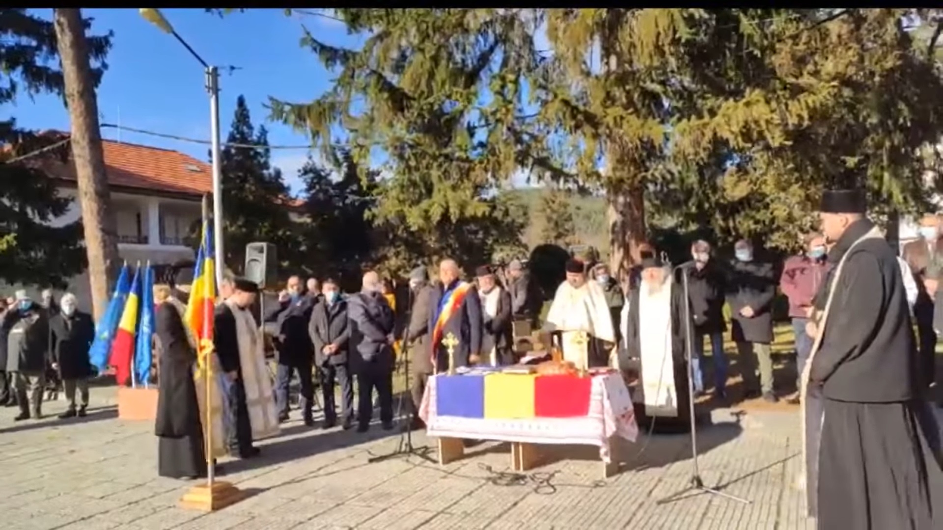 Imnul „Trei culori”, folosit în comunism, a răsunat la Târgu Ocna. Primar: Textul e cel original, compus de Ciprian Porumbescu