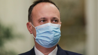 adrian caciu ministrul de finante cu masca