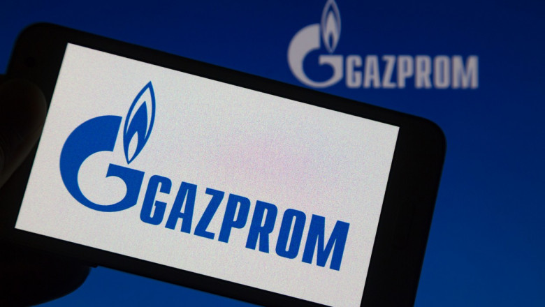 Logoul Gazprom pe un telefon mobil.