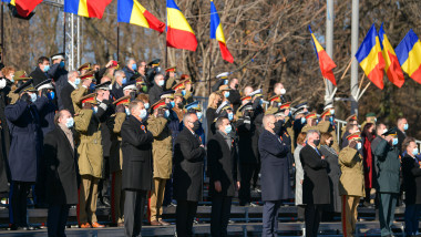 Miniștrii noului guvern PSD-PNL-UDMR, pe care îl conduce Nicolae Ciucă, participă alături de președintele Klaus Iohannis la parada militară organizată la Arcul de Triumf de 1 Decembrie.