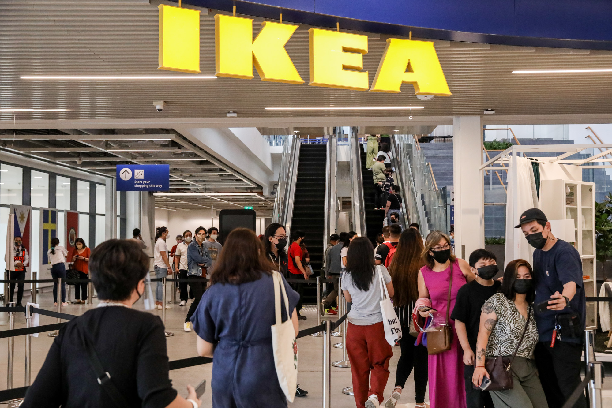 Zeci de danezi au rămas blocați într-un magazin IKEA o noapte întreagă, din cauza unei furtuni de zăpadă