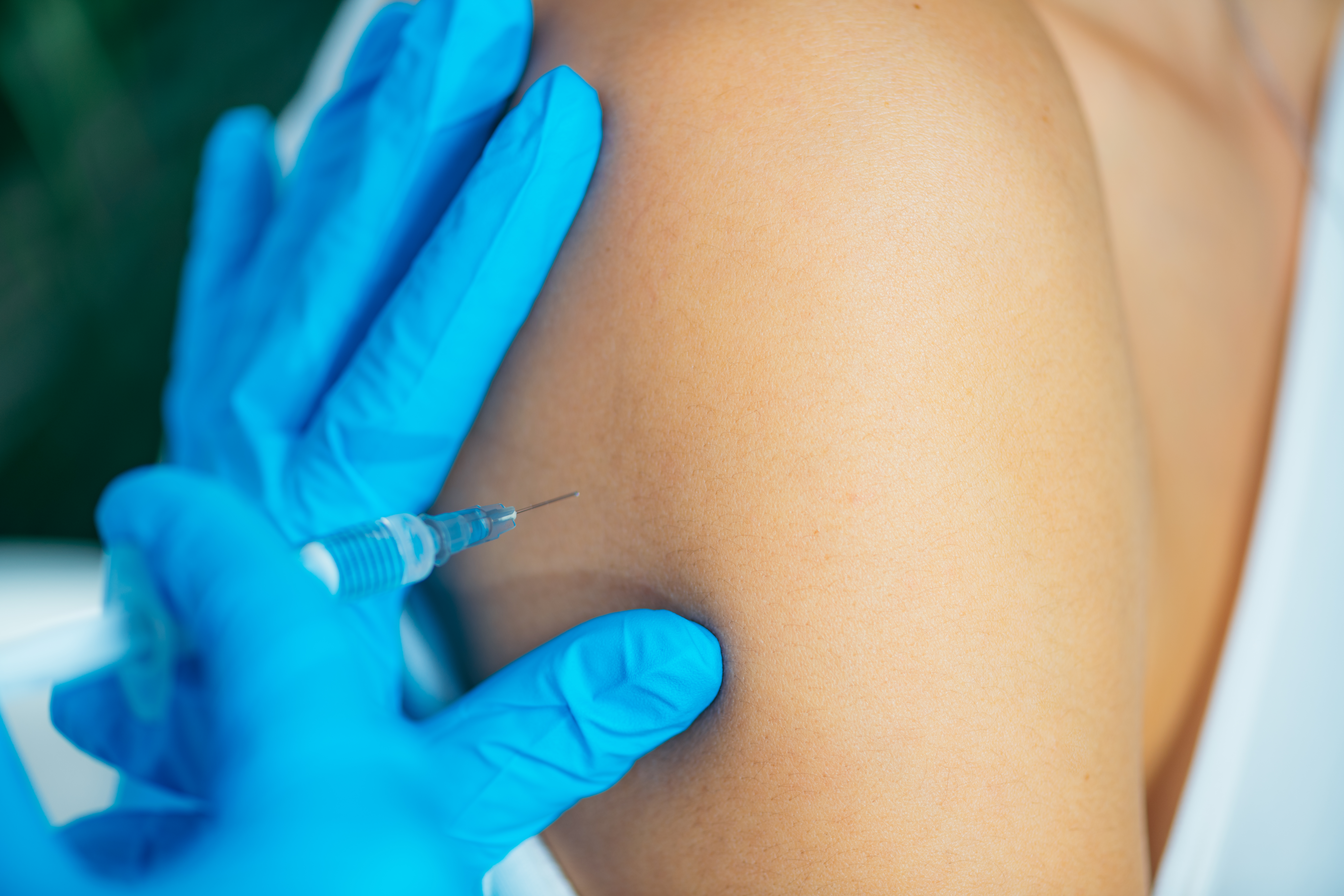 Un italian a încercat să se vaccineze într-un braț fals din silicon, în speranța că va putea obține certificatul verde