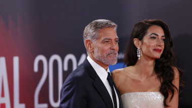 George Clooney alături de soția sa, Amal