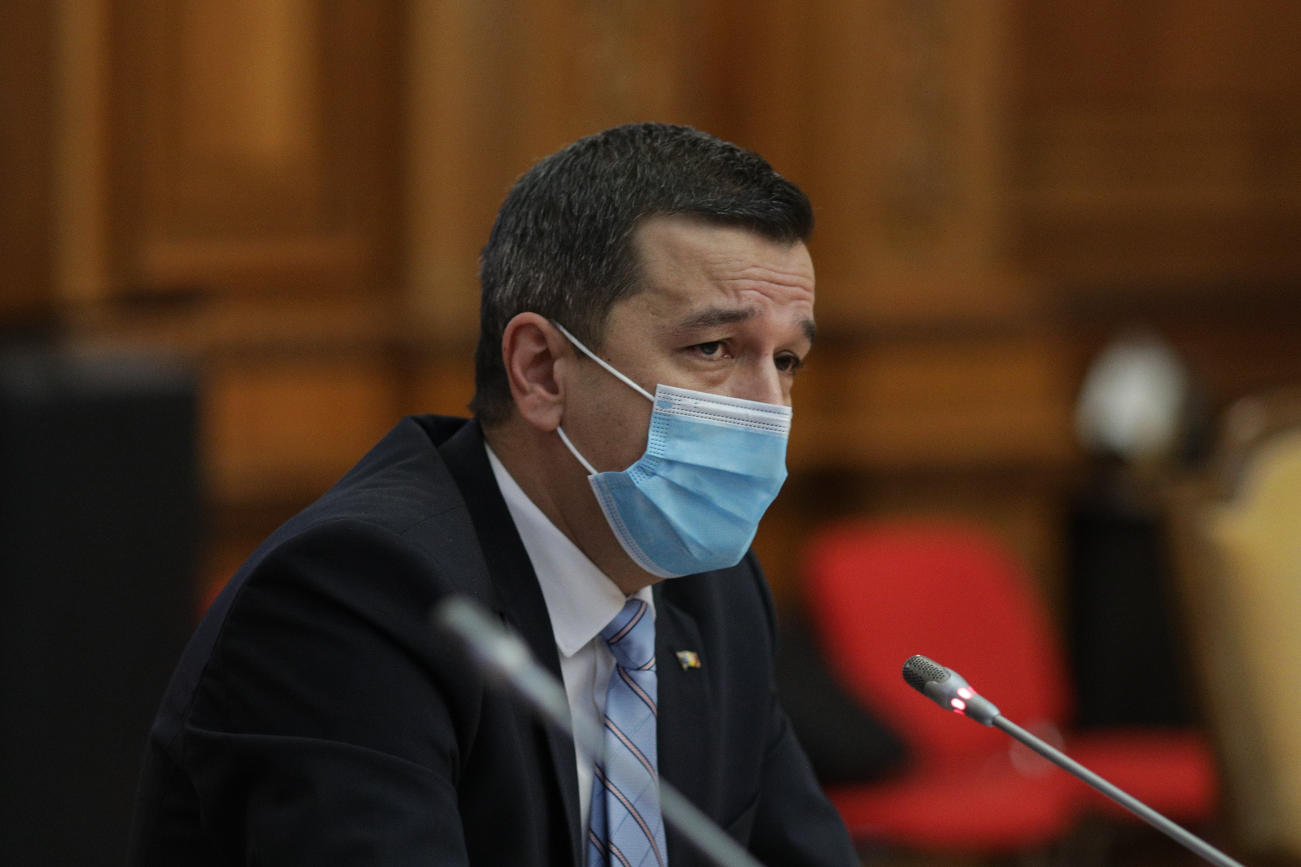 Ministrul Transporturilor se plânge că face 7 ore până acasă: „Asta, dacă nu prind accident”