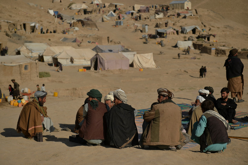 Refugiați afgani în tabăra de refugiați Qala-i-Naw, provincia Badghis