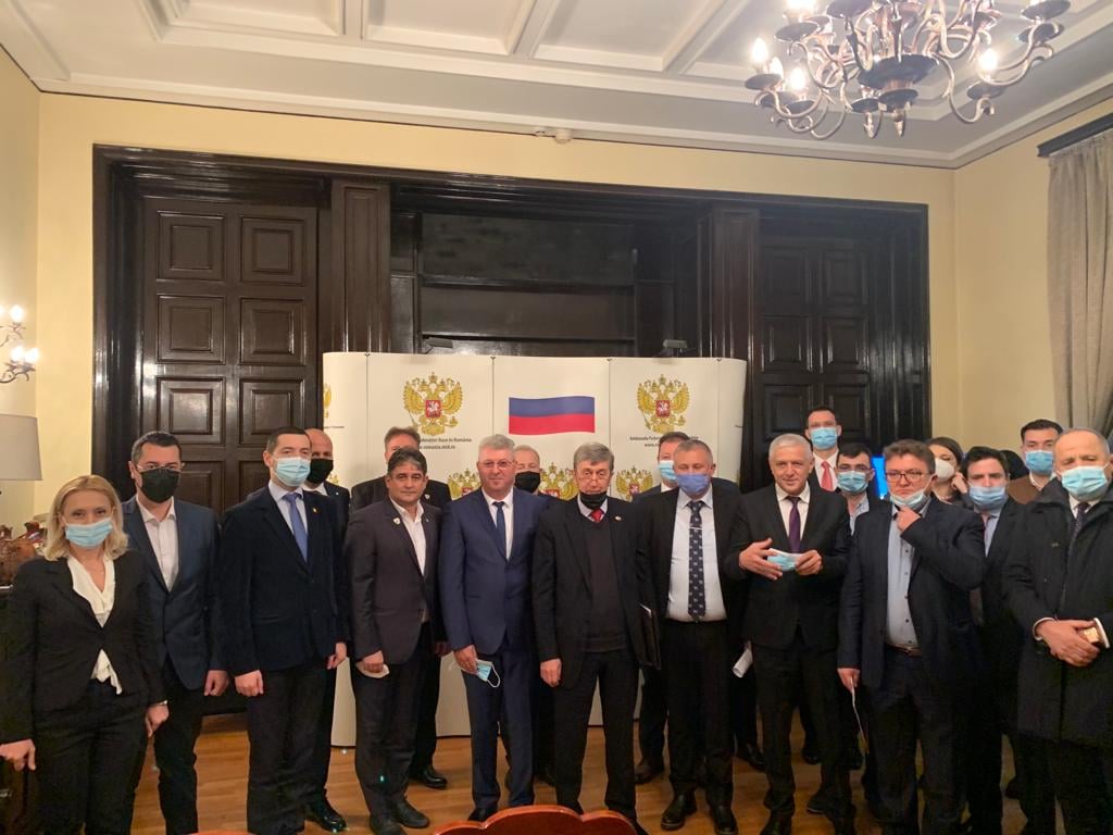 Zeci de primari români au mers să discute „business” la Ambasada Rusiei. Fota: „Pentru ei, afacerile sunt mai importante decât țara”