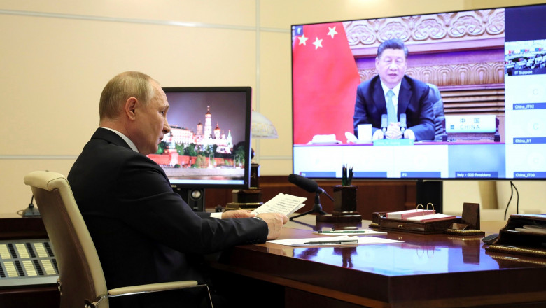 Președintele rus Vladimir Putin și liderul Chinei Xi Jinping, discutând despre situația tensionată dintre puterile occidentale, UE, SUA, NATO și Rusia și China.