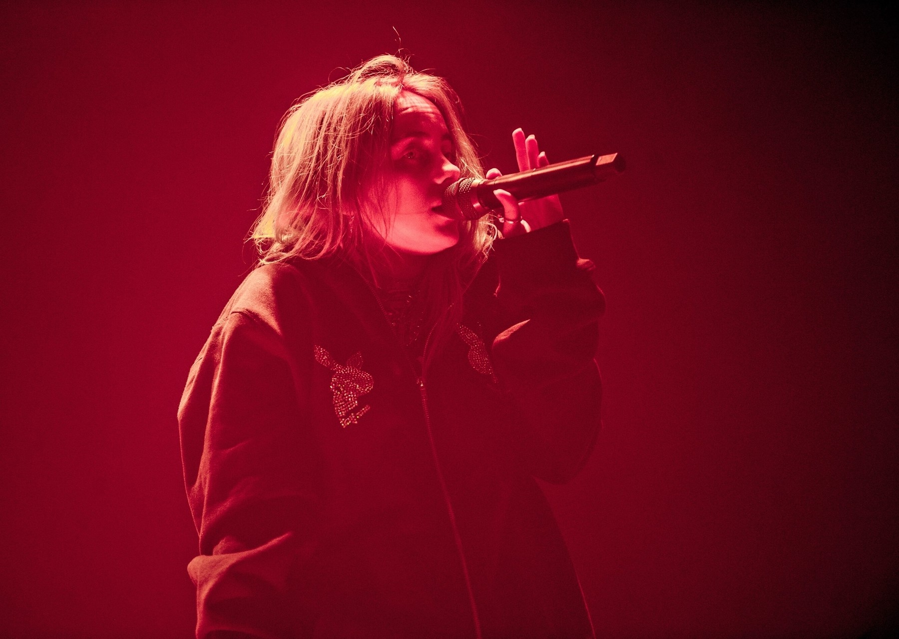 Billie Eilish: „Pornografia mi-a distrus creierul.” UNICEF este alarmat de cantitatea masivă de pornografie disponibilă online