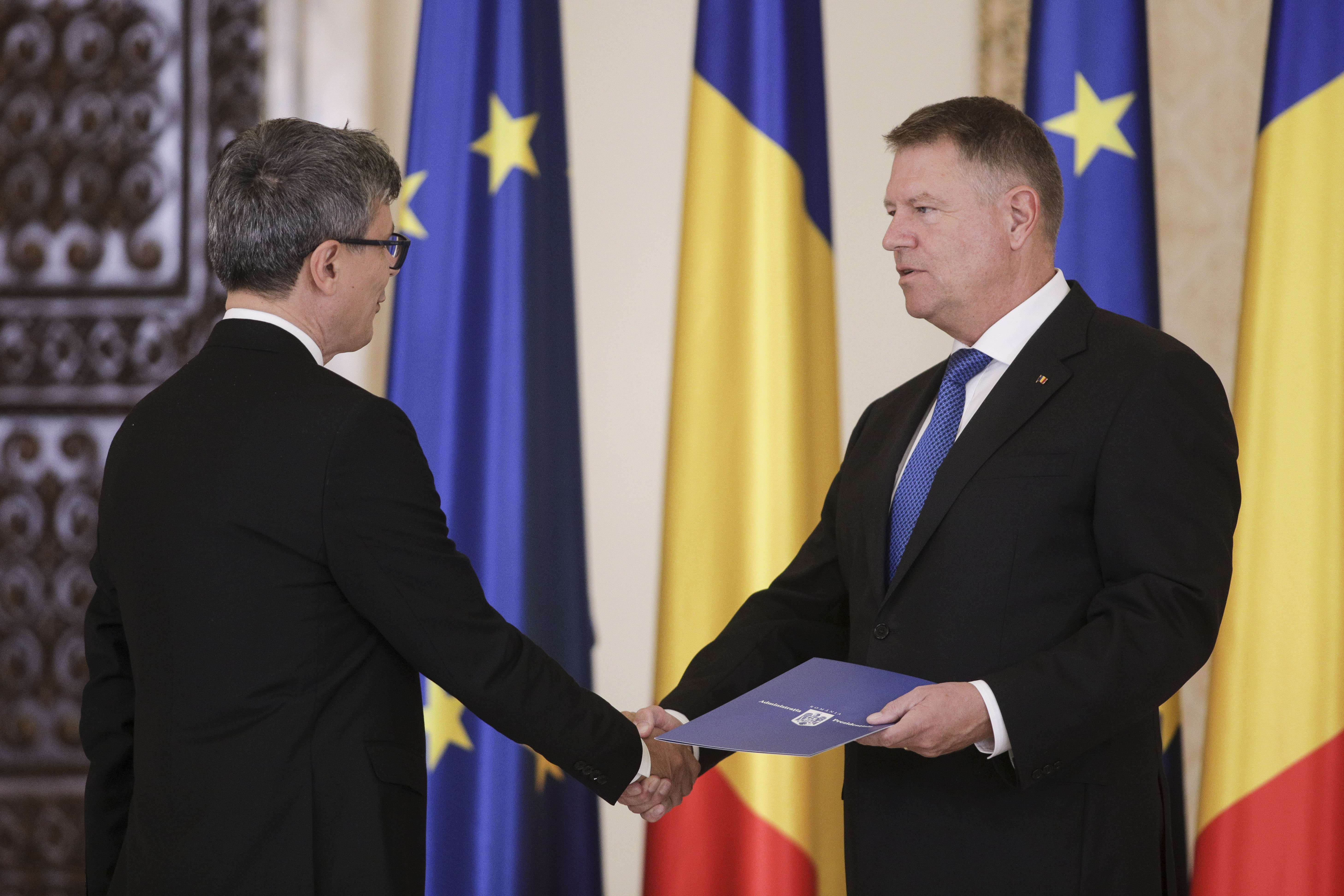 Klaus Iohannis: Am primit demisia domnului Florin Roman. Îl voi numi interimar pe domnul ministru Virgil Popescu